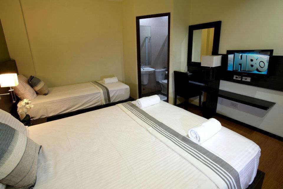 Makati Boutique Hotel Near Naia Airport Terminal 3 Edsa Pasay Cbd Makati City Exteriör bild