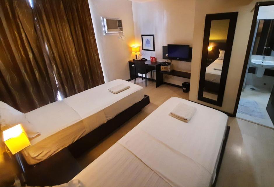 Makati Boutique Hotel Near Naia Airport Terminal 3 Edsa Pasay Cbd Makati City Exteriör bild