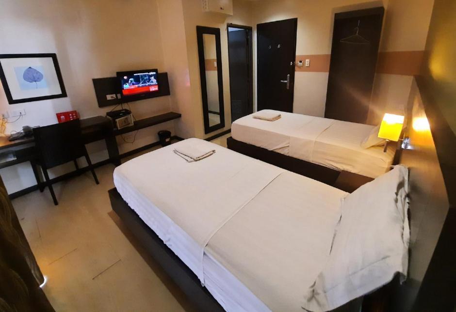 Makati Boutique Hotel Near Naia Airport Terminal 3 Edsa Pasay Cbd Makati City Exteriör bild