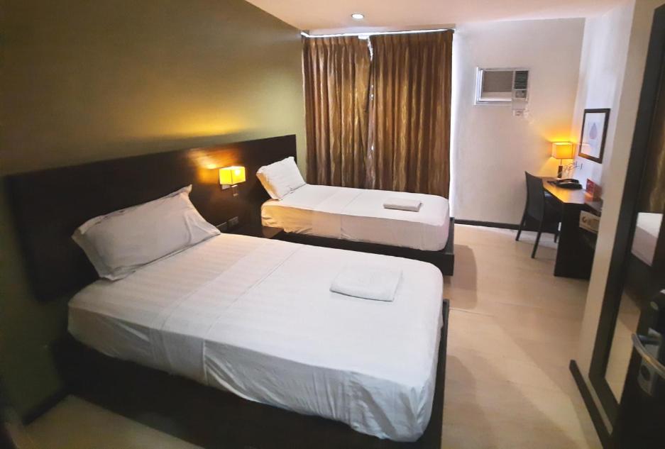 Makati Boutique Hotel Near Naia Airport Terminal 3 Edsa Pasay Cbd Makati City Exteriör bild