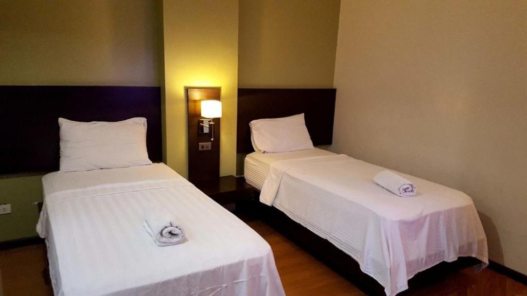 Makati Boutique Hotel Near Naia Airport Terminal 3 Edsa Pasay Cbd Makati City Exteriör bild