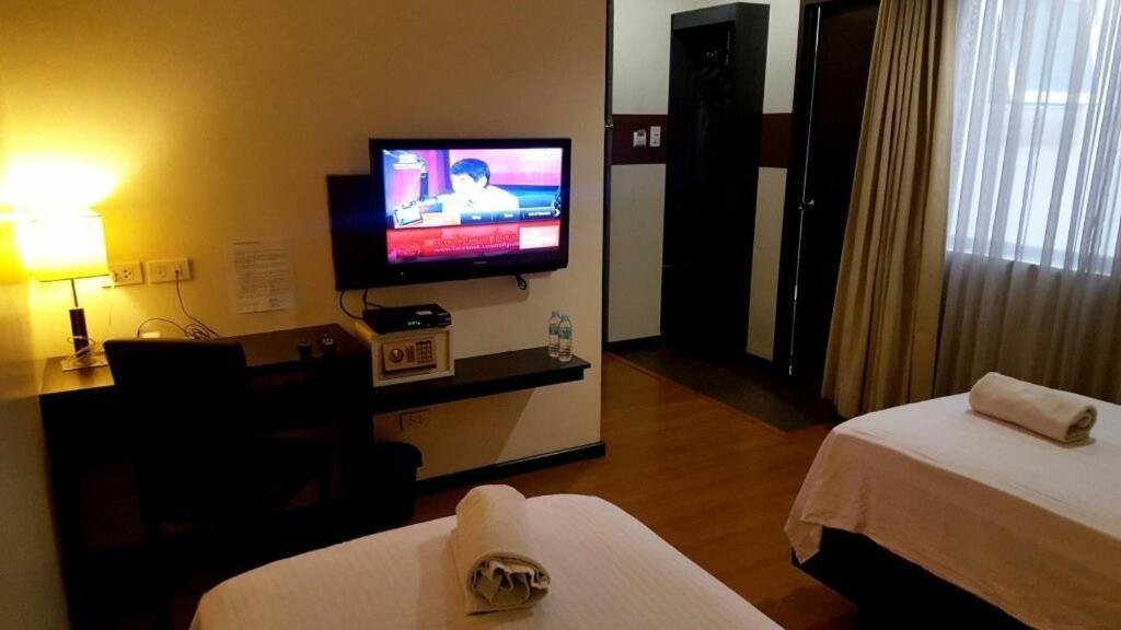 Makati Boutique Hotel Near Naia Airport Terminal 3 Edsa Pasay Cbd Makati City Exteriör bild